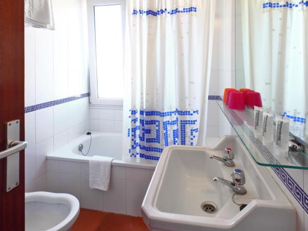 Hotel Caleta : photo 8 de la chambre chambre lits jumeaux standard