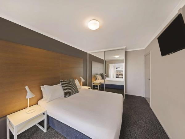 Adina Apartment Hotel Sydney Surry Hills : photo 3 de la chambre appartement 2 chambres avec terrasse à adina surry hills