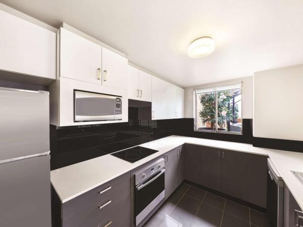 Adina Apartment Hotel Sydney Surry Hills : photo 6 de la chambre appartement 2 chambres avec terrasse à adina surry hills