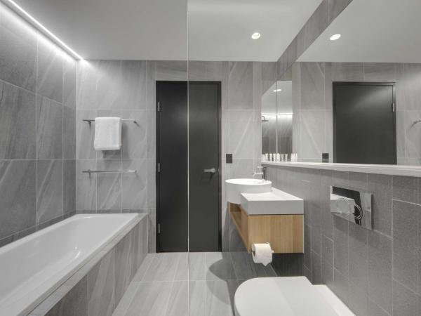 Vibe Hotel Hobart : photo 4 de la chambre suite lit queen-size deluxe avec vue