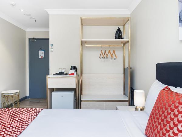 BreakFree on Broadway Sydney, an Accor Hotel : photo 6 de la chambre chambre lit queen-size standard avec fenêtre intérieure