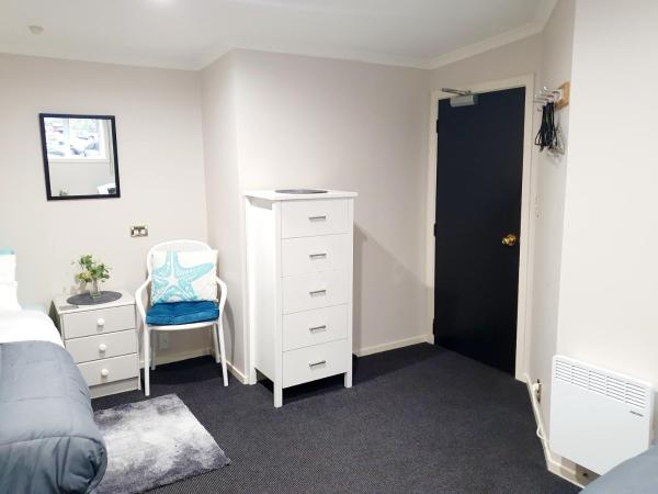 Extended Stay City Hostel : photo 2 de la chambre chambre lits jumeaux spacieuse