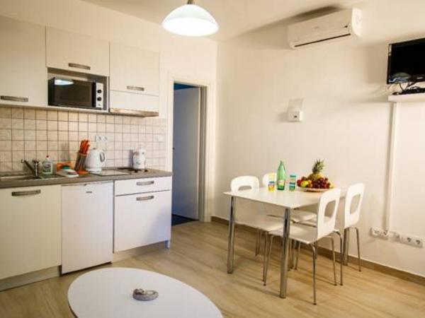 Nemira Sunny Apartments : photo 4 de la chambre appartement familial