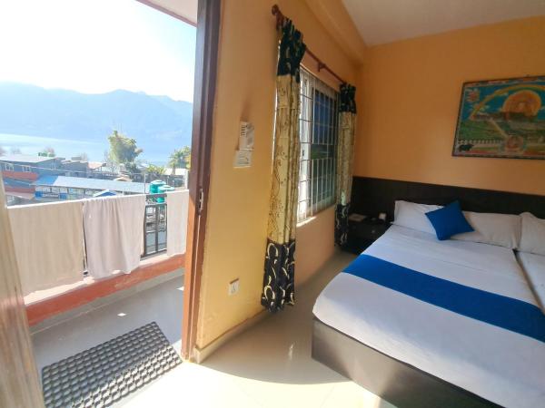 Golden Lake : photo 5 de la chambre chambre lits jumeaux - vue sur lac