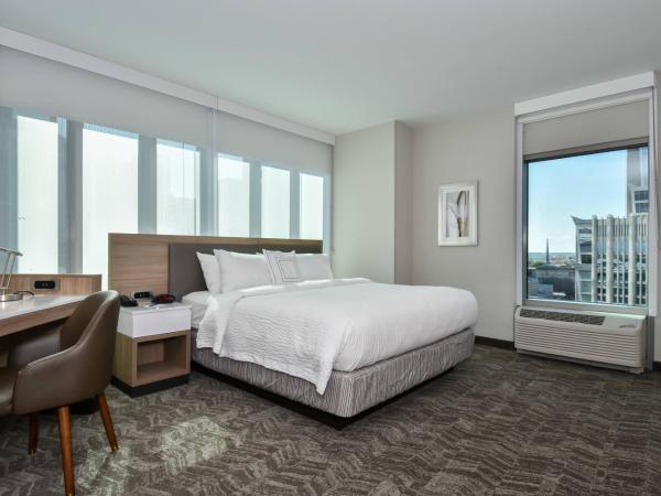 SpringHill Suites by Marriott Charlotte City Center : photo 2 de la chambre chambre d'angle lit king-size