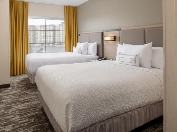 SpringHill Suites Seattle Downtown : photo 2 de la chambre suite avec 2 lits queen-size et canapé-lit