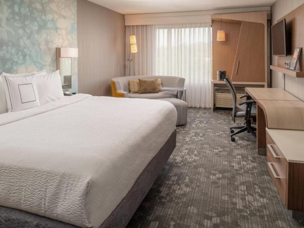 Courtyard by Marriott Portland Airport : photo 1 de la chambre chambre lit king-size