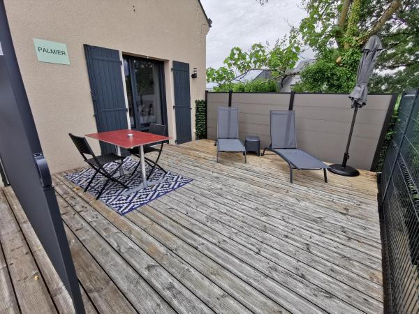 Les Terrasses de Saumur - Hôtel & Appartements - Restaurant & Spa (Logis) : photo 9 de la chambre studio avec terrasse et vue