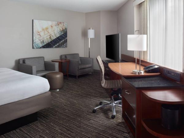 Marriott Downtown at CF Toronto Eaton Centre : photo 2 de la chambre chambre lit king-size