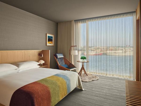 The Reykjavik EDITION : photo 1 de la chambre suite 1 chambre avec lit king-size et vue sur le port