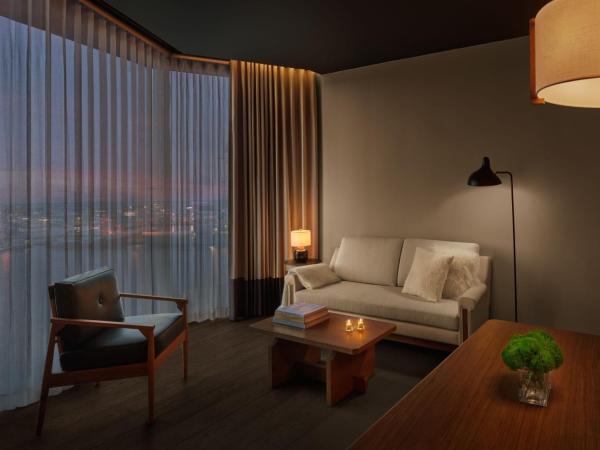 The Reykjavik EDITION : photo 3 de la chambre suite 1 chambre avec lit king-size et vue sur le port