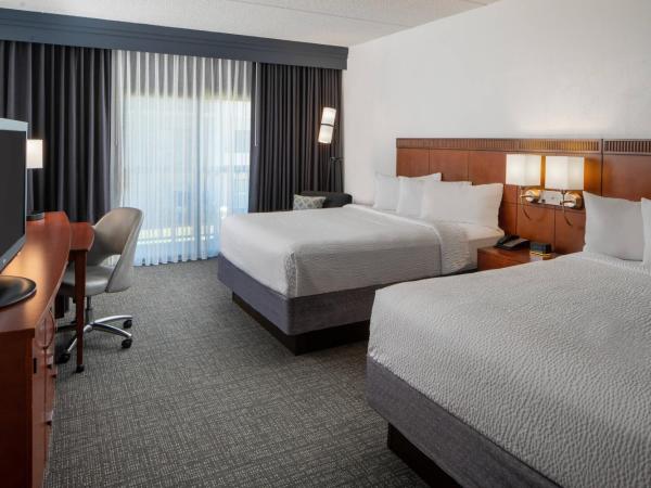 Courtyard by Marriott Memphis East/Park Avenue : photo 1 de la chambre chambre avec 2 grands lits queen-size 