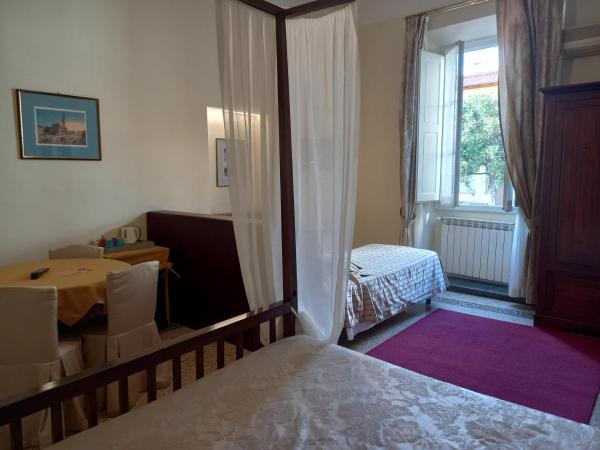 Hotel Tourist House : photo 8 de la chambre chambre quadruple