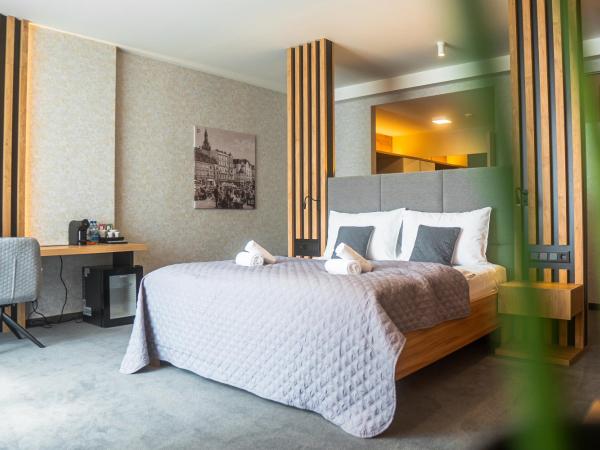 Hotel JeštěBrno : photo 4 de la chambre chambre familiale avec terrasse et accès au spa