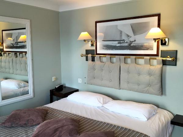 Logis HOTEL RESTAURANT La Régence : photo 8 de la chambre chambre double ou lits jumeaux confort - vue sur port
