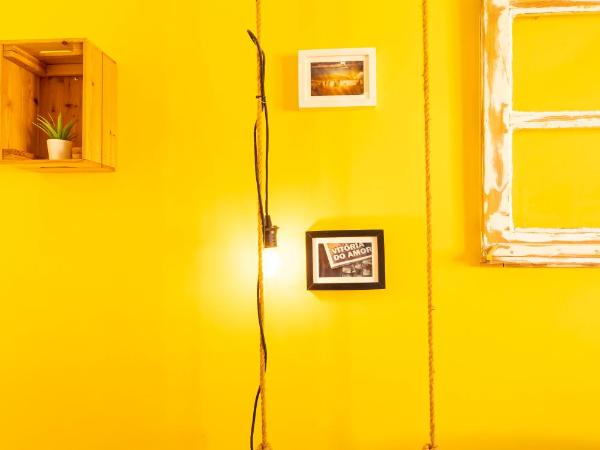 Pineapple Surf House : photo 8 de la chambre chambre quadruple avec salle de bains commune