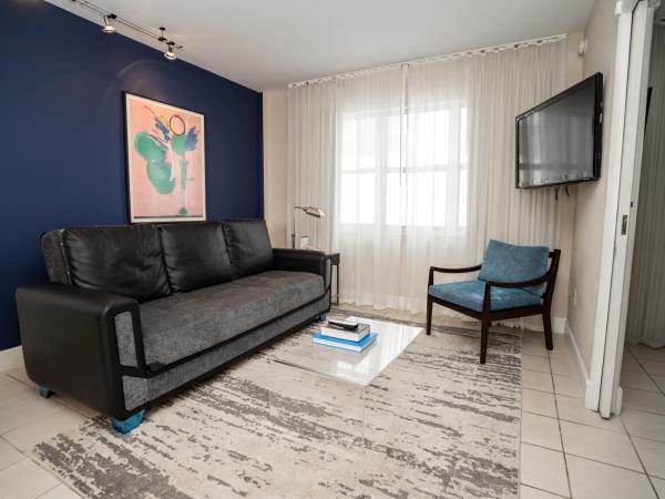 The Sagamore Hotel South Beach : photo 4 de la chambre chambre sagamore 1 lit queen-size avec douche accessible en fauteuil roulant