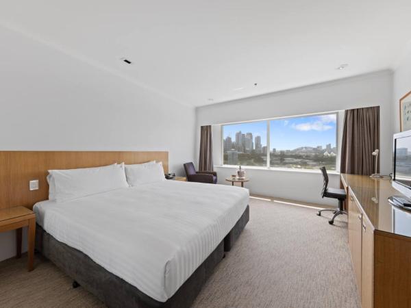 Holiday Inn Sydney Potts Point : photo 1 de la chambre chambre lit king-size premium avec vue sur le port
