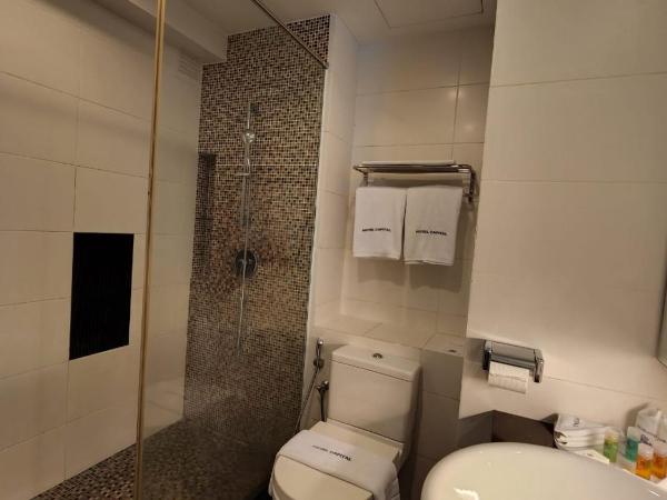 Hotel Capital Kota Kinabalu : photo 5 de la chambre chambre standard lit queen-size