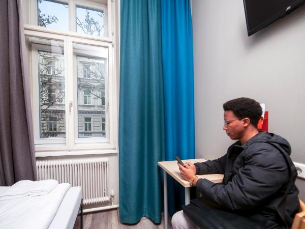 a&o Wien Stadthalle : photo 6 de la chambre chambre simple