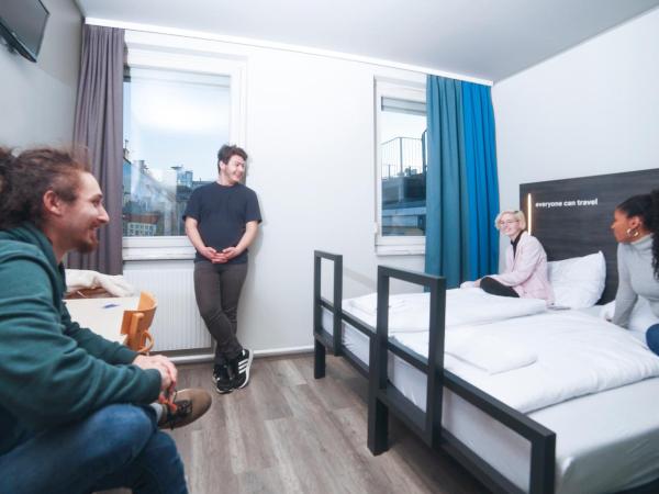 a&o Wien Stadthalle : photo 9 de la chambre chambre familiale (2 adultes et 2 enfants)