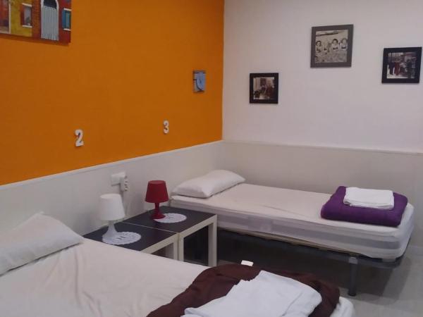 Granada Old Town Hostel : photo 3 de la chambre lit simple dans dortoir à 6 lits