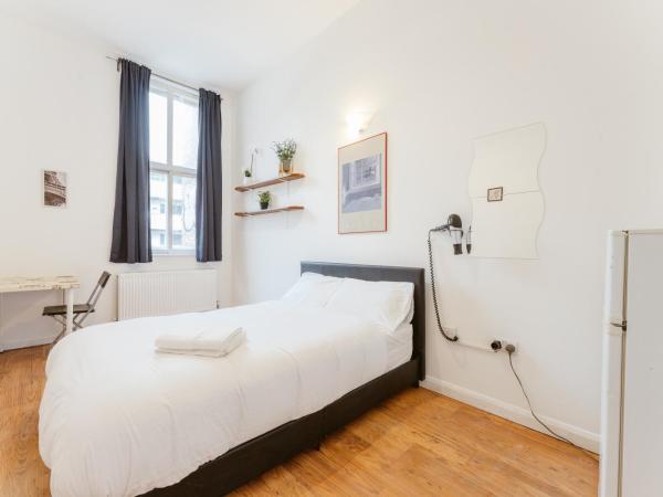 Bethnal Green beds to stay : photo 1 de la chambre chambre double deluxe avec salle de bains commune (chambre 2)