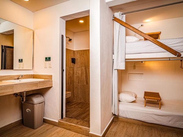 Nomads Party Hostel : photo 3 de la chambre lit dans dortoir pour femmes de 6 lits