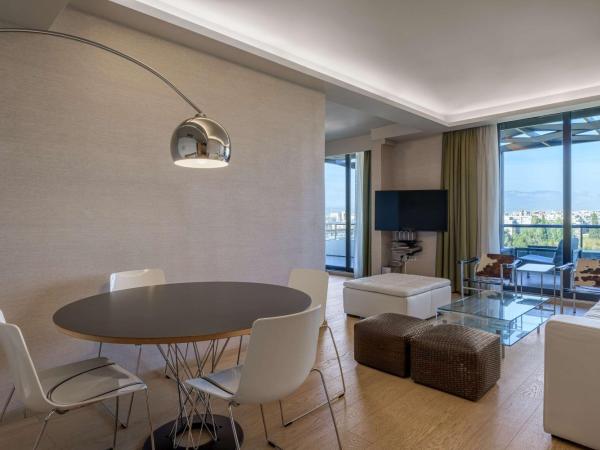 Radisson Blu Park Hotel Athens : photo 3 de la chambre suite présidentielle avec balcon - vue sur parc