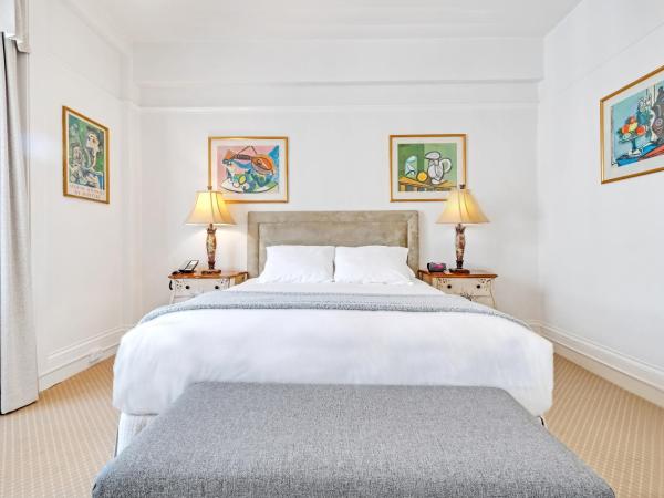 Cornell Hotel de France : photo 10 de la chambre chambre lit queen-size premier