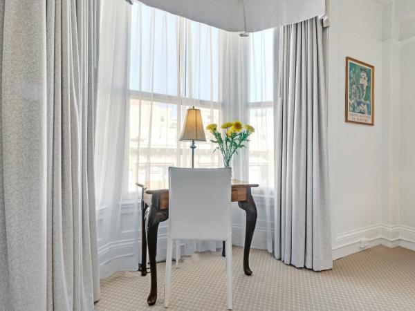 Cornell Hotel de France : photo 9 de la chambre chambre lit queen-size premier