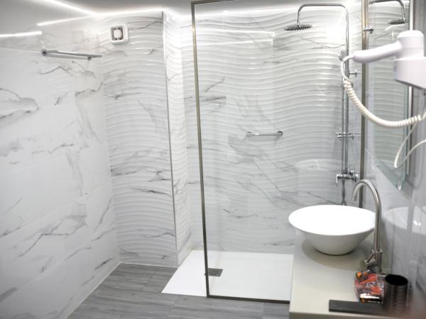 Klinakis Beach Hotel : photo 6 de la chambre chambre familiale avec douche