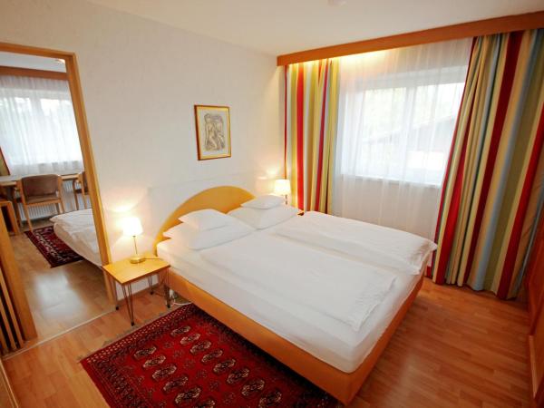 Hotel Sonnenhof - bed & breakfast & appartements : photo 3 de la chambre chambre familiale avec balcon
