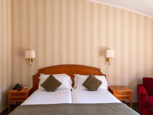 Hotel De La Paix : photo 5 de la chambre chambre double au dernier Étage - vue sur lac