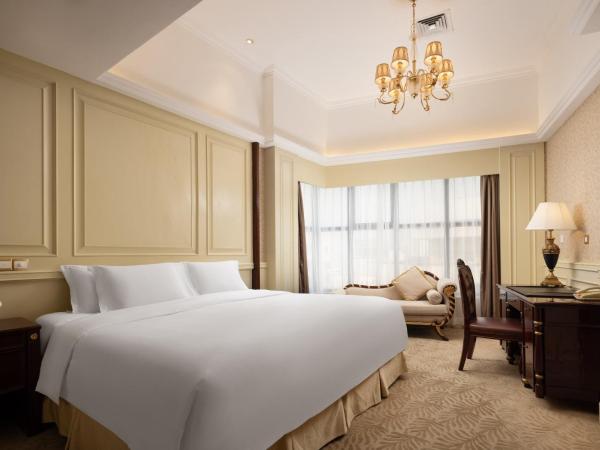 Crowne Plaza Hotel & Suites Landmark Shenzhen, an IHG Hotel - Nearby Luohu Border, Indoor heated swimming pool, Complimentary Welcome Drink : photo 4 de la chambre suite familiale