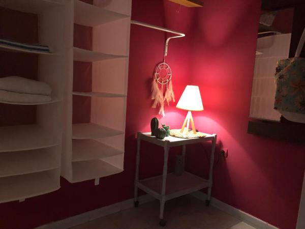 Rhodes Backpackers Boutique Hostel and Apartments : photo 2 de la chambre chambre lits jumeaux standard