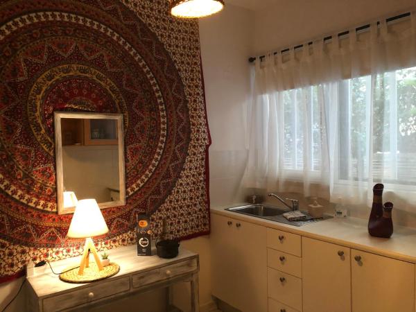 Rhodes Backpackers Boutique Hostel and Apartments : photo 6 de la chambre chambre lits jumeaux standard