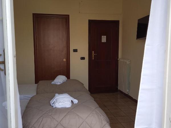 Hotel Eliseo Napoli : photo 1 de la chambre chambre double/lits jumeaux