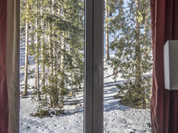 Waldhotel & SPA Davos - for body & soul : photo 4 de la chambre chambre double standard avec vue sur la forêt