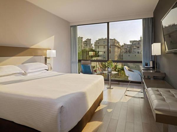 AC Hotel by Marriott Nice : photo 4 de la chambre chambre king deluxe- vue partielle sur mer