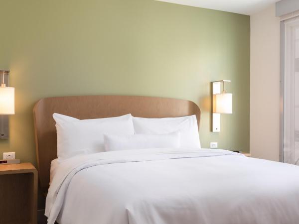 Element Denver Downtown East : photo 2 de la chambre suite 1 chambre avec 1 lit king-size et canapé-lit