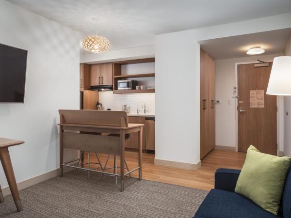 Element Denver Downtown East : photo 7 de la chambre suite lit king-size exécutive avec canapé-lit