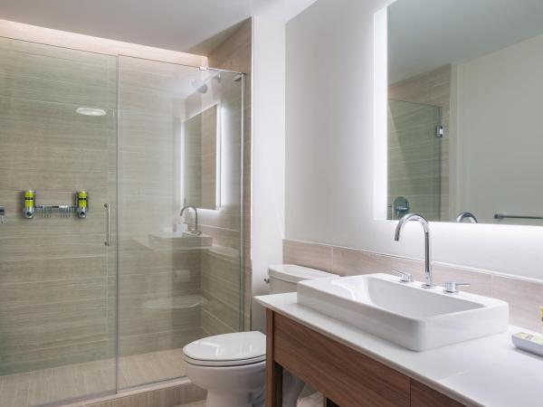 Element Denver Downtown East : photo 10 de la chambre suite lit king-size exécutive avec canapé-lit