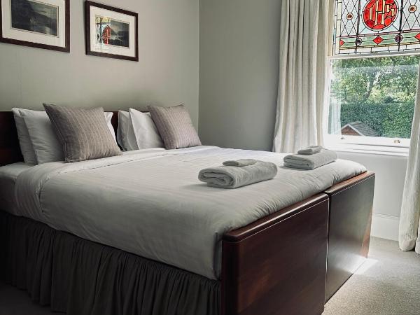 Old Bishop's Quarters Heritage, Modern & Unique Accommodation : photo 2 de la chambre appartement - vue sur mer