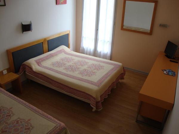 Hôtel Au Petit Languedoc : photo 4 de la chambre chambre triple familiale