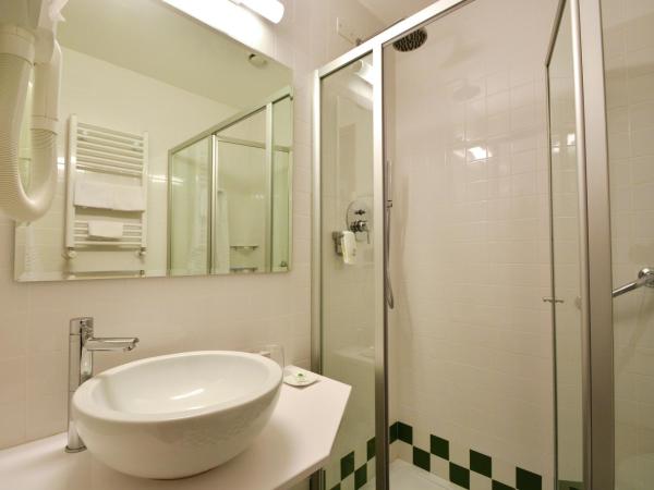 Best Western Hotel Crimea : photo 2 de la chambre chambre quadruple avec lit queen-size