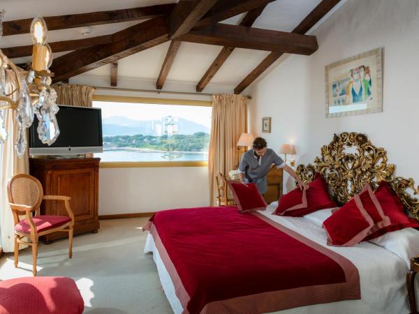 Hotel Le Maquis : photo 3 de la chambre suite lit king-size - vue sur mer