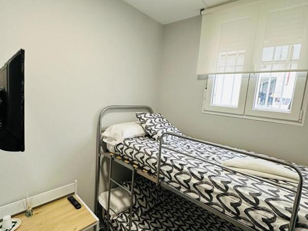 HOSPEDAJE CUATRO VIENTOS : photo 8 de la chambre chambre avec lits superposés et salle de bains commune