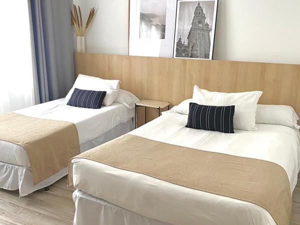 Pensión Residencia Fornos : photo 2 de la chambre chambre lits jumeaux