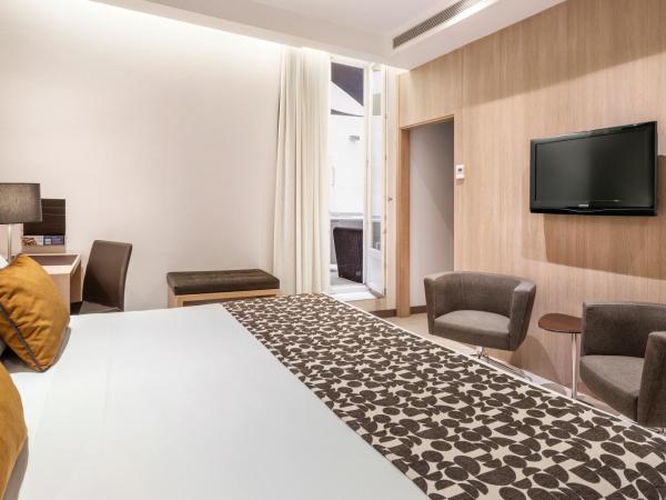 Catalonia Plaza Mayor : photo 3 de la chambre chambre double premium avec terrasse et piscine privée